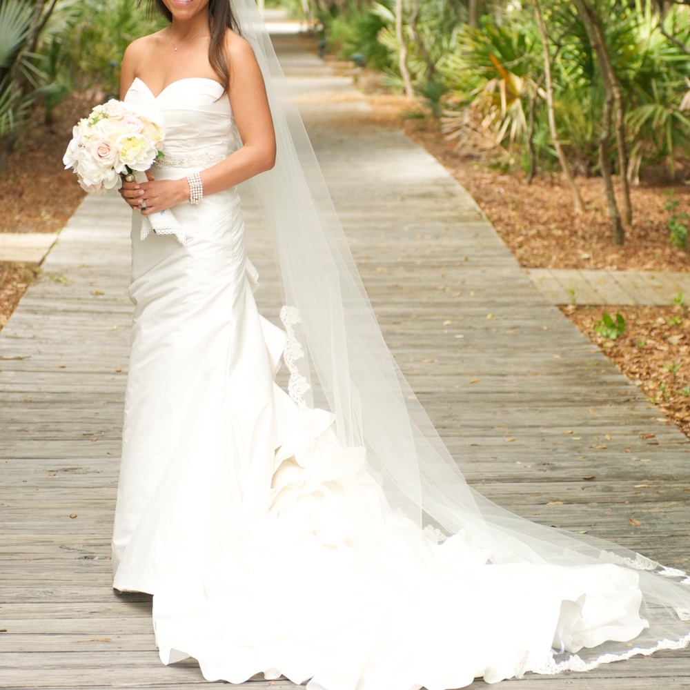 Alyne Wedding Dress Size 4